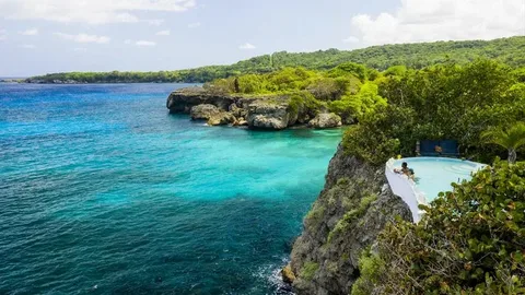GOLDEN EYE, JAMAICA