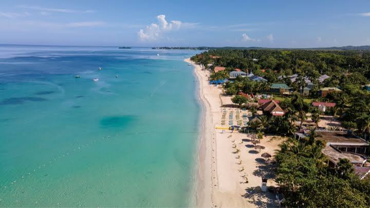 Stunning Coves, Cays and Bays in Jamaica
